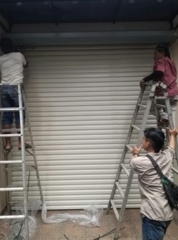 Pemasangan Rolling door One sheet 
