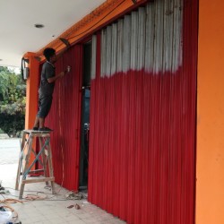 Service & Pengecatan Ulang Folding Gate Ruko Giant Cakung 