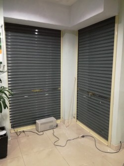 Pemasangan Rolling Door Baru Bank BSM Rawamangun Jaktim