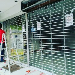 Pemasangan Rolling Grille Apotek Bintaro